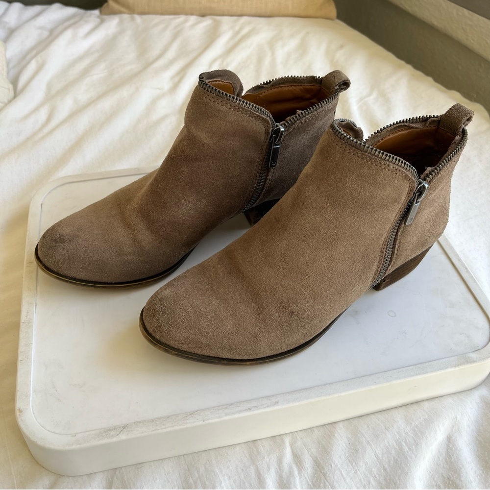 Lucky Brand Bartalino Suede Zip Booties Size 8 Taupe